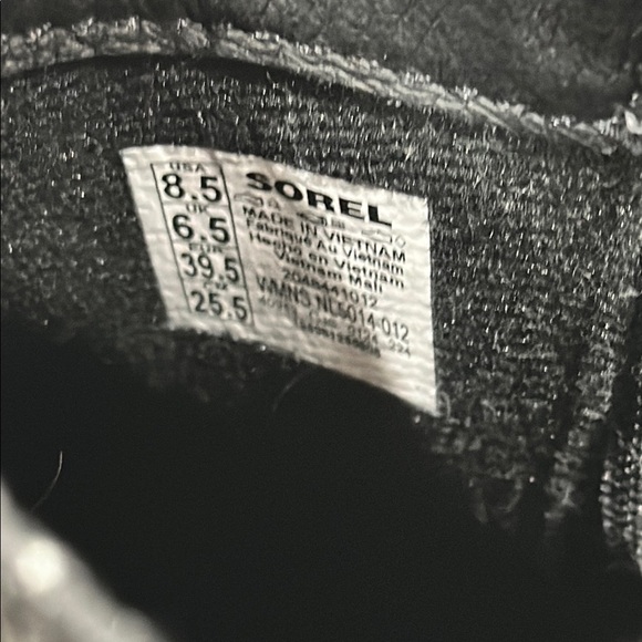 Sorel Caribou X Chelsea Boots - Picture 2 of 9